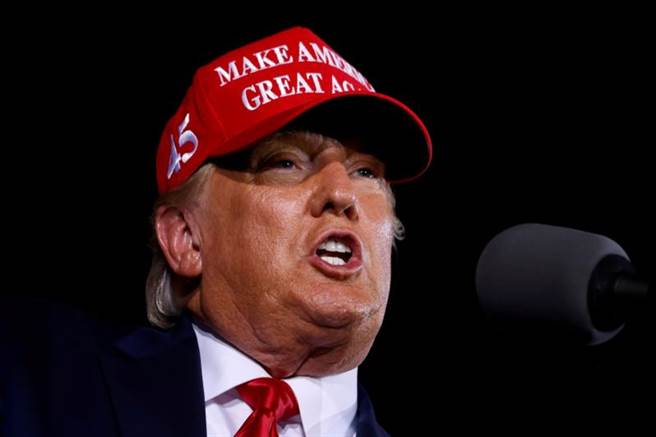 華盛頓盛傳，若川普當選連任，聯邦政府會有大批高官被撤職，尤其是衛生與情報相關部門。（圖／路透）