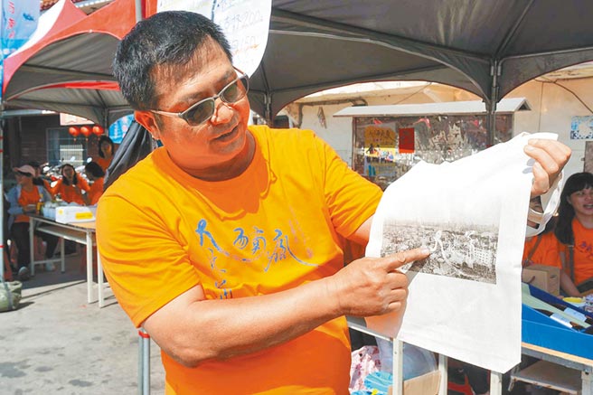 凤兴里里长洪富贤指出，大林蒲西南疯音乐祭没有任何奥援，全凭地方自行发起义卖文创商品等方式募资。