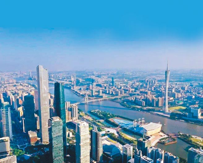 广州作为超大城市，正努力通过城市更新来释放存量用地、换取发展空间。