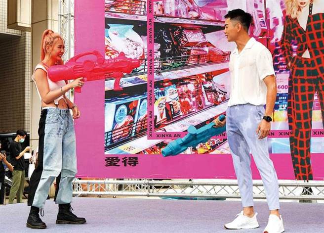 禾浩辰因與安心亞演出偶像劇《你有念大學嗎？》培養出好交情，成為「螢幕情侶」。（圖／翻攝自網路）