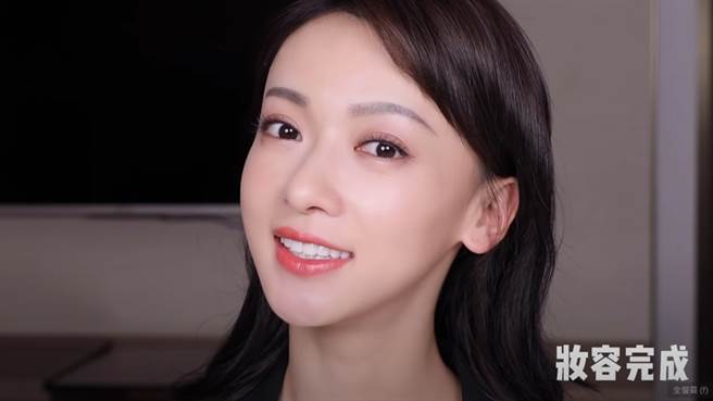 章子怡化妆师唐毅老师用相同产品画吴谨言和素人，吴谨言只做少量修饰就非常漂亮。（图／深夜徐老师YOUTUBE截图）