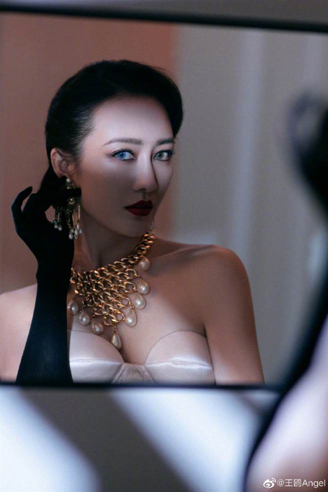 170cm《琅琊榜》女星修身裙大胆拼接内衣 惹火外穿化身激瘦小野猫（图／摘自微博@王鸥）