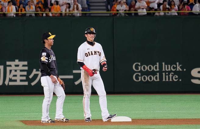 读卖巨人队阳岱钢（右）。（中央社资料照）