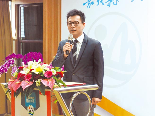 首任劳工暨青年发展处长陈奕翰期许自己要让每一位劳工「健康、安全、赚有钱」。（张毓翎摄）