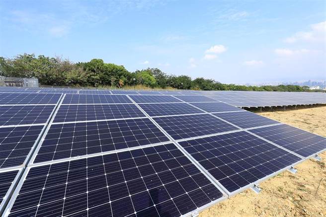 谢金河表示，台湾的面板产业、太阳能产业，开始转亏为盈，这些苦熬多年的「惨业」，在今年第二、三季翻身，非常有意义。(卢金足摄、资料照)