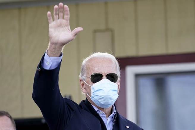 共和党选举民调专家朗特兹指出，北卡罗纳州、佛罗里达州以及俄亥俄州这3大风向州中，如果这3州都由川普夺下，他笃定连任；但拜登只要拿下其中1州，就有可能胜选。（美联社）