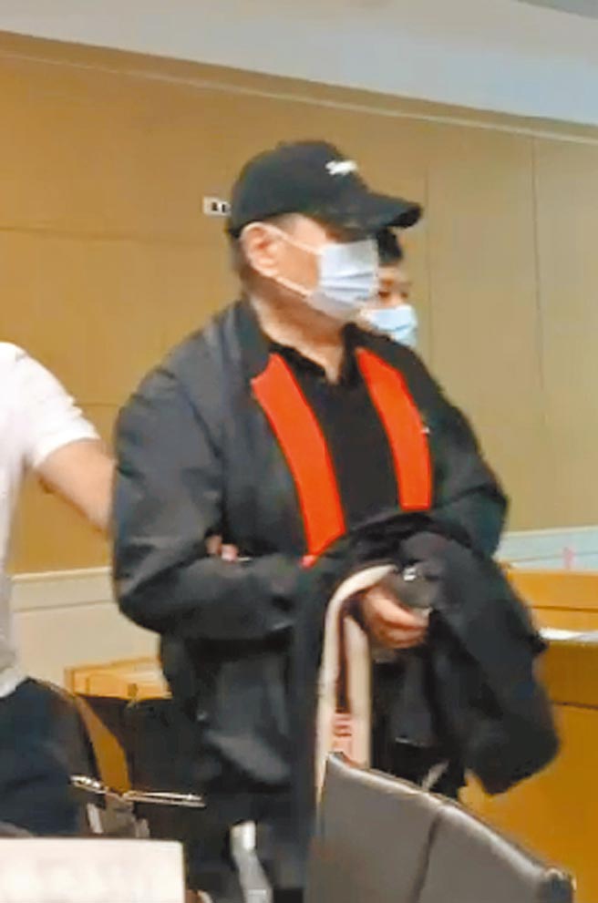 艺人澎恰恰遭恐吓讨债案，警方将绰号「杨医师」的杨振丰等7人送办，讯后检方声押杨。（陈志贤摄）