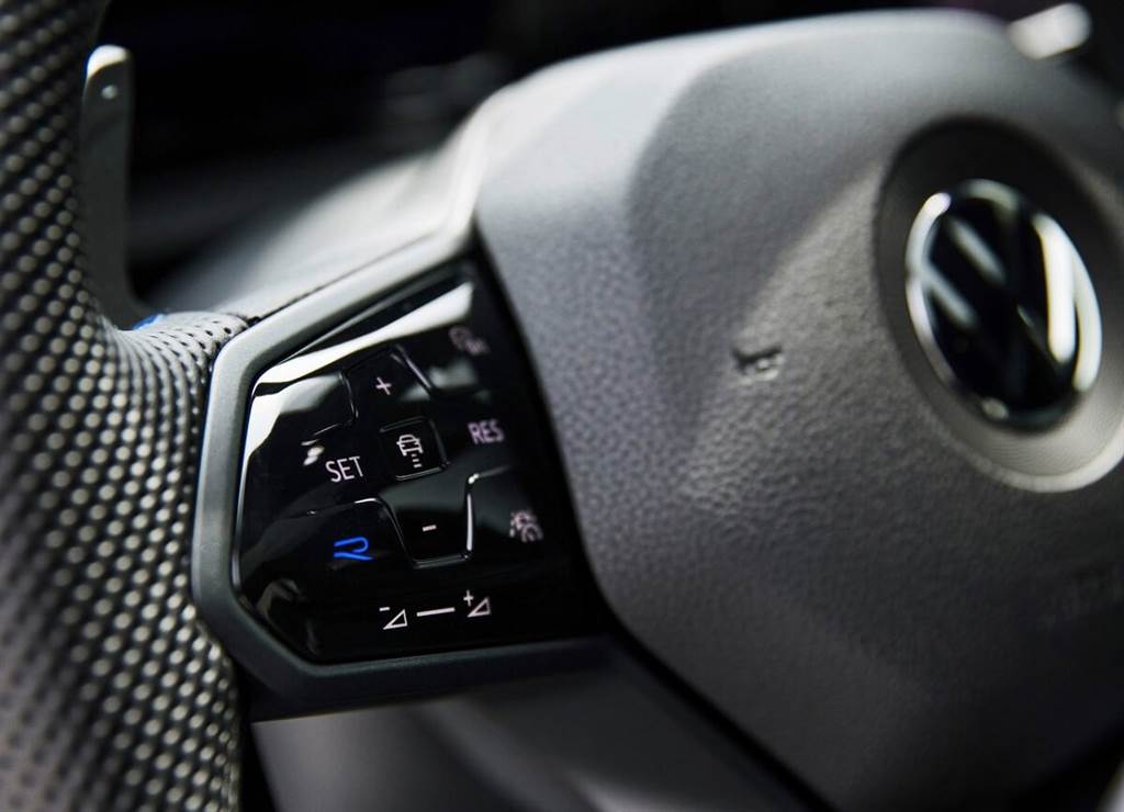 Volkswagen新世代Golf R亮相 並發佈一支8分鐘「任務」短片
