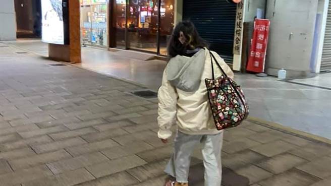 一名女子表示在西门遇妇人跟她要钱买便当，她的援助方式，网都大讚。（图／翻摄自爆废1公社）