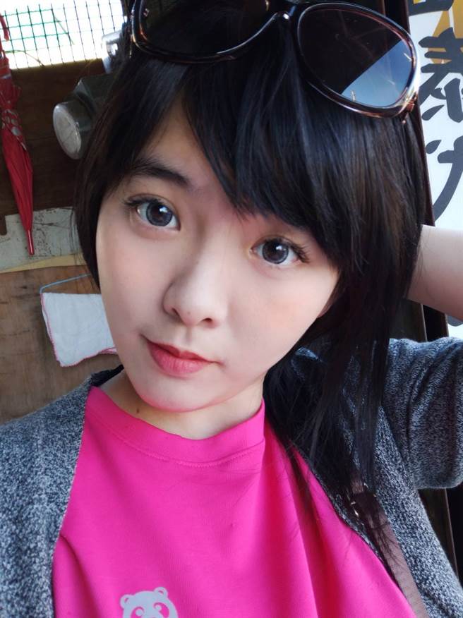 原PO水汪汪的大眼睛，让网友都歪楼。（图／翻摄自爆废1公社）