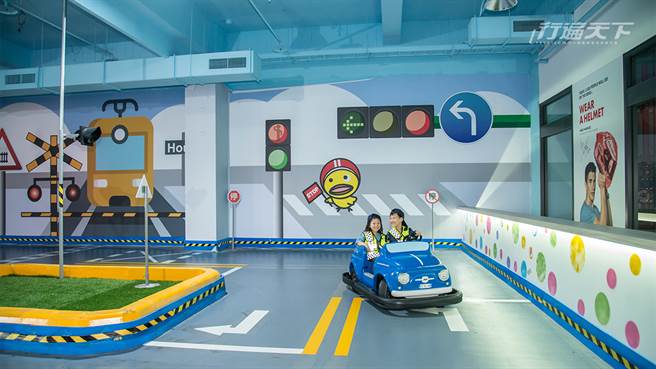 未滿18歲就能考到駕照？兒童交通安全教育館讓小朋友從小了解交通規則。(圖/行遍天下提供)