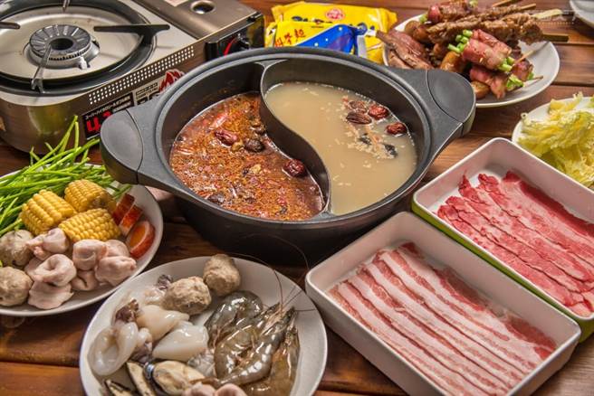向海那漾的豪華晚餐養生鍋物。(圖/行遍天下提供)