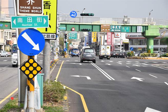 頭份竹南台13線永貞路重鋪柏油後未畫禁行機車 社會 中時