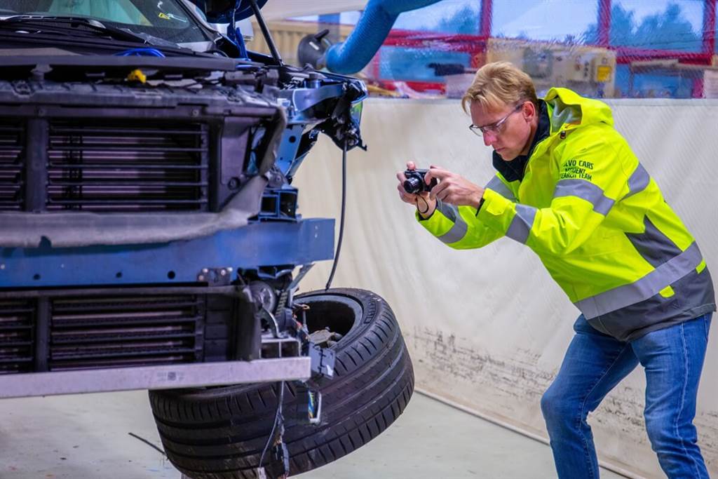 Volvo汽車事故研究團隊慶祝成立50週年 並讓大家知道他們是如何精準行事的