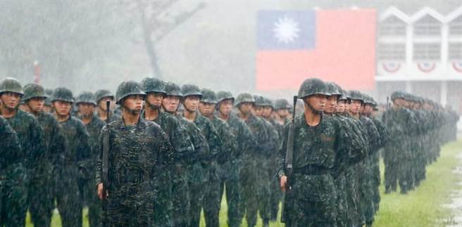 美大选后台海恐开战？淡江大学中国大陆研究所荣誉教授赵春山警告：台湾只剩2条路。图为 中华民国国军。(图/国防部发言人)