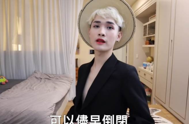 鍾明軒不滿為《鬼滅之刃劇場版 無限列車篇》中文版配音被取消，咒木棉花儘早倒閉。(取自鍾明軒Youtube)
