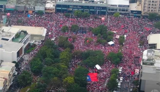 去年的高雄挺韩大游行。（图／截取自Johnny Lin空拍）