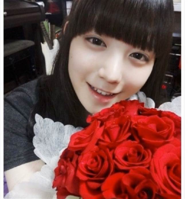 韩国第一代网路美女柳惠珠，是个从小美到大的天然美女。(取自韩网)