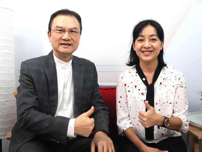 理财周刊发行人洪宝山(左)、王婉谕(右)。(图/理财周刊提供)