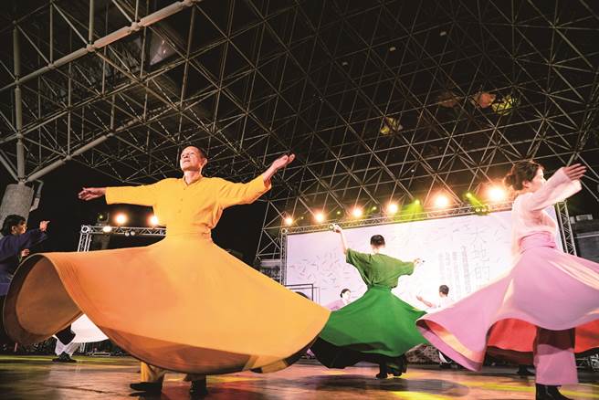 岁月的刻画让生命充满无穷的风味，人生应该是不停转动的过程，熟龄不该成为生活的限制，而该为人生揭示崭新篇章。（摄影／顏涵正）