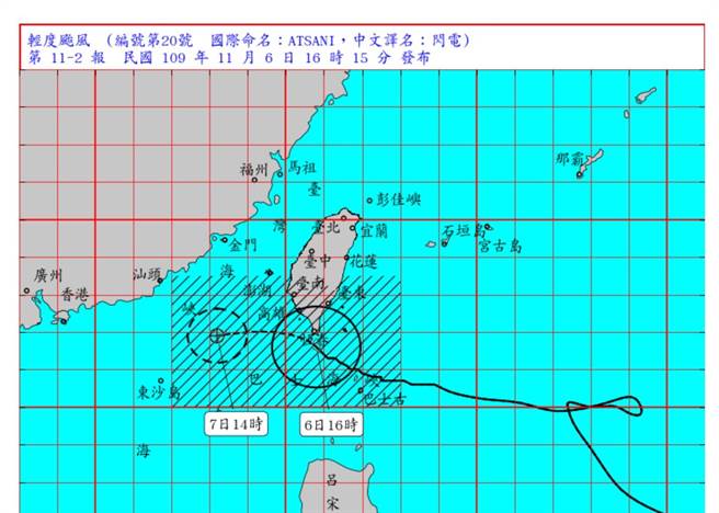 轻度颱风闪电今（6日）下午4时中心位置位于鹅銮鼻的南南西方约 40 公里之处，中央气象局已发布陆上海上颱风警报。（中央灾害应变中心提供）
