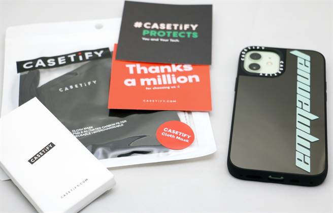 CASETiFY 官网也有贩售可更换滤芯的布口罩，购买同时品牌也会向医护人员捐赠医疗口罩。（黄慧雯摄）