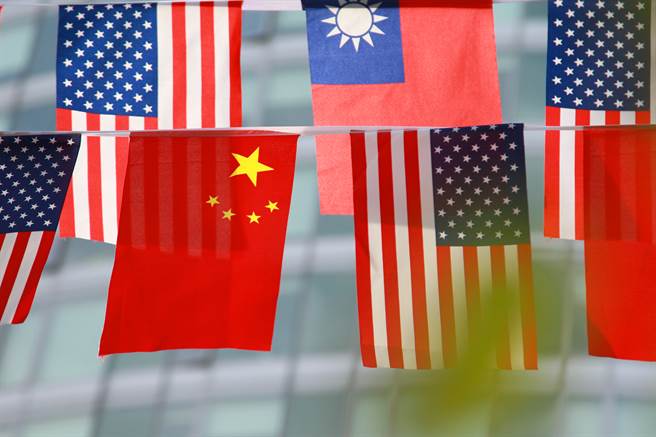 美國川普政府對中國激進的做法，也引發兩岸關係的震盪，美國新一屆政府將如何調整對台政策，成為台灣極關切的問題。（圖／Shutterstock)