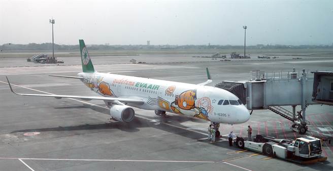 久未露脸的蛋黄哥彩绘机担任飞行任务。（范扬光摄）