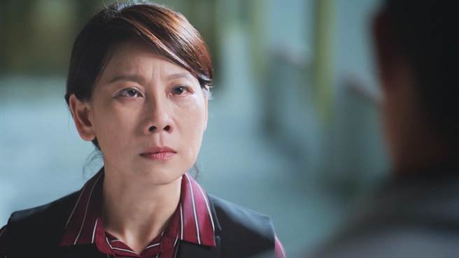 郎祖筠飾演嚴厲的母親。（八大提供）