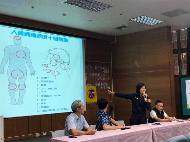 埔里分局长方秋梅率侦查队及辖区派出所员警，前往辖内校园展开一连串宣导活动（埔里警分局提供／黄立杰南投传真）