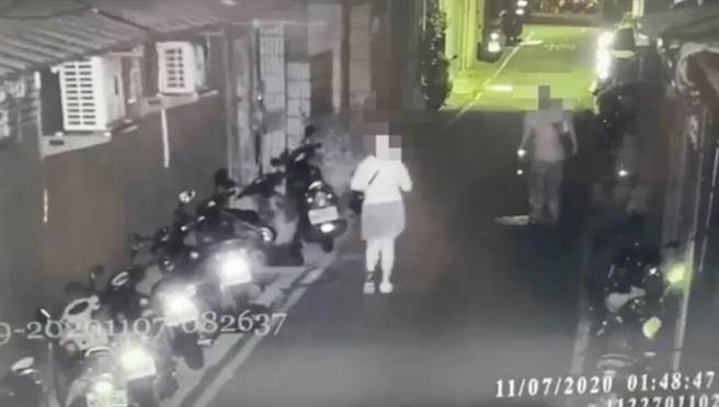 27岁游姓女子今（7日）上午在脸书社团发文称，凌晨下班在新北市永和区保安路被一名陌生男子尾随。（翻摄照片）