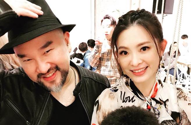 刘真与辛龙夫妇鹣鲽情深。(取自刘真脸书)