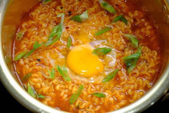 台湾厂商为何不做韩国泡麵？老饕揭2关键：完全没办法（示意图／达志影像）