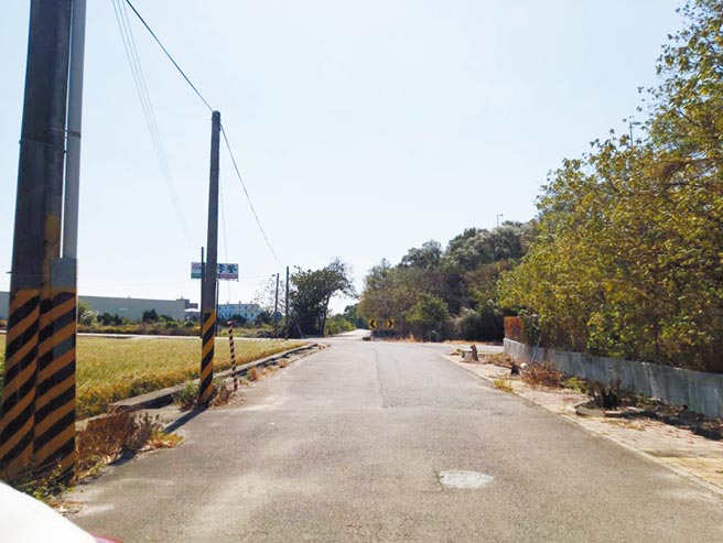 国道3号苑里路段涵洞口属无号志路口，夜晚无照明，导致车祸频传。（张顾砾提供／巫静婷苗栗传真）