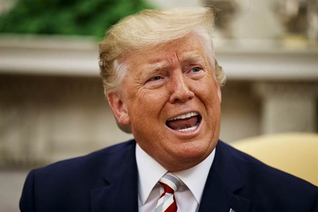 拜登以290张选举人票赢得美国总统大选，川普不认输，接连在台湾时间8日清晨发布推文，宣称自己胜选，还拿了7,100万张普选票荣登美史上最高票现任总统。（资料照／美联社）