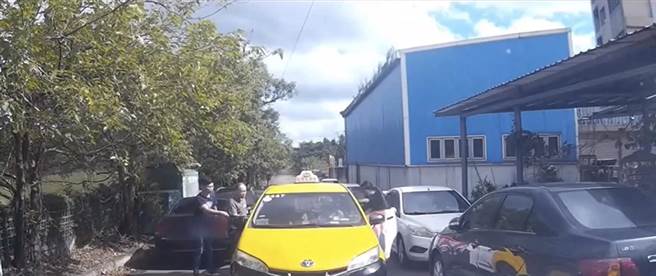 王嫌玩命關頭的下場，就是被逮。（翻攝畫面／張穎齊基隆傳真）