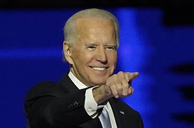 美国总统当选人拜登11月7日在家乡德拉瓦州威明顿（Wilmington）发表谈话后的神情。（美联社）