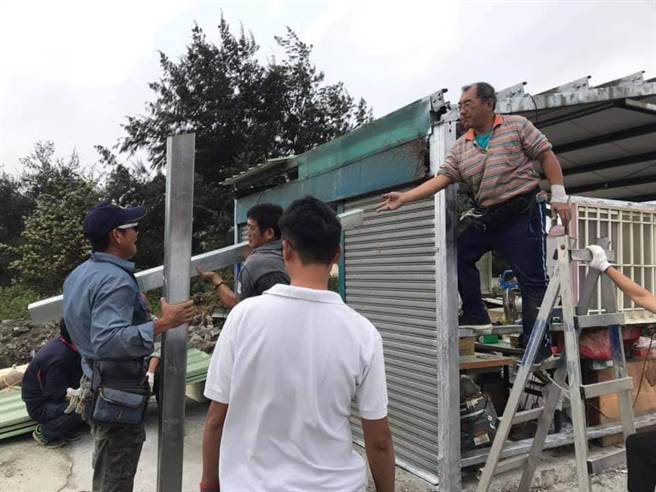 义工们相当热心，而这群义工来自于各县市。（图／翻摄自叶振能脸书）