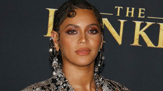 Beyoncé造型尺度无极限 性感登封秀火辣曲线（图／shutterstock）