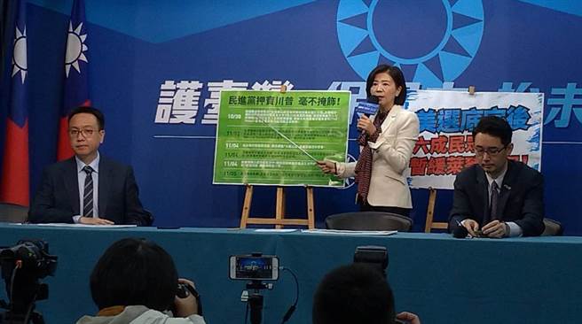 黄奎博（右起）、王育敏及李大中上午召开记者会。（黄福其摄）