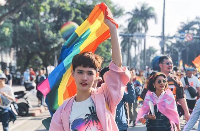 鍾明軒被撤換後砲轟代理商惹。（圖／鍾明軒臉書）