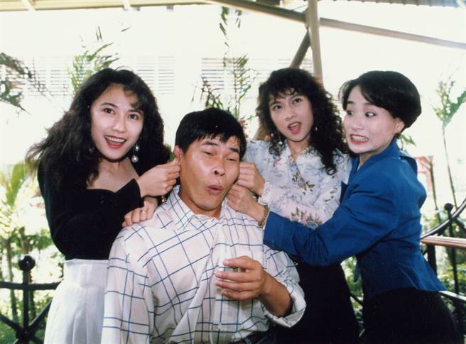 戈伟如拍摄《家有仙妻》走红。(左起)戈伟如、澎恰恰、林以真、马维欣(马维焄)。（图／中时资料照）