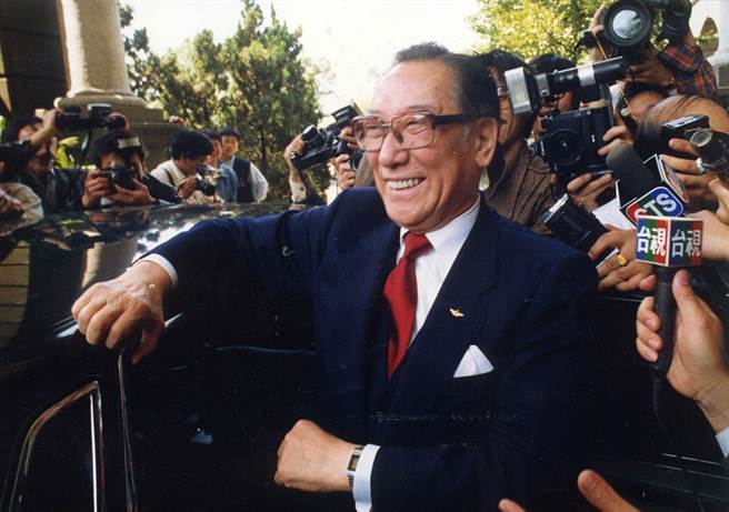 蒋纬国。（本报系资料照片）