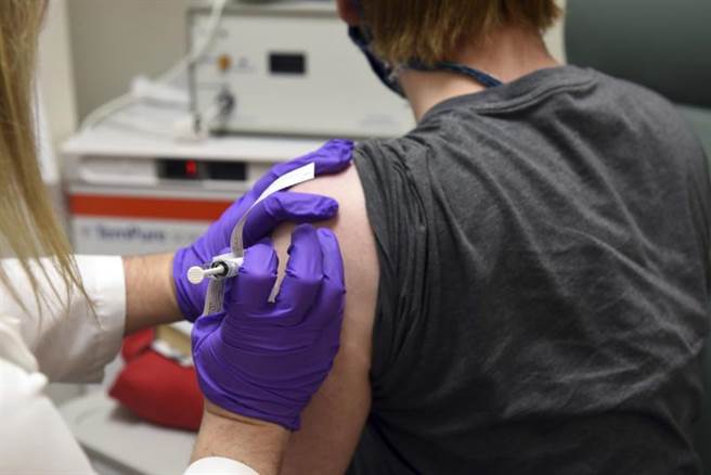 輝瑞的首支新冠疫苗，達成9成的有效率，而FDA表示，期望從新冠病毒疫苗中獲得至少50％的功效。(圖/美聯社)