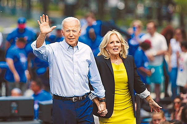 美国总统大选告一段落，由民主党拜登出线，流行天后女神卡卡是他的死忠粉丝，在IG上大讚。（美联社）