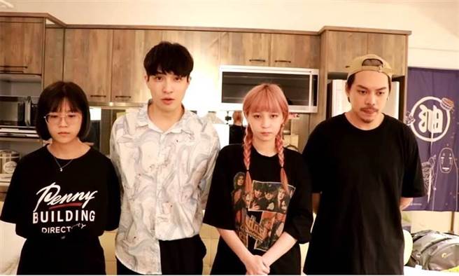 YouTuber技安（左一）、王狗（左二）、本本（右二）、洛克（右一）擅闯乐生疗养院拍片，触犯侵入他人住宅罪遭判刑。（图翻摄自/youtube/王狗）