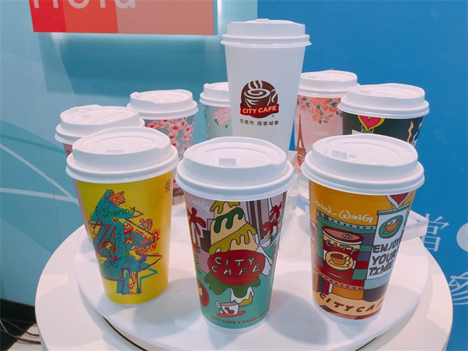 7-ELEVEn今（10日）抢先推出双11咖啡优惠，限时三天买11杯送11杯。(资料照/7-11提供)