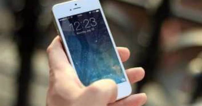 桃園1名鄭姓男子擔任社區管委會委員，他和另名委員發生爭執居然留言「趕羚羊」跟「草枝擺」遭提告，法官判他7000元罰款。（圖／Pixabay）