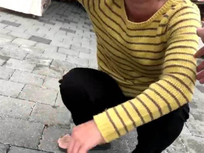 死者家属10日办理丧事，死者母亲哭喊「我的心肝宝贝阿」。（读者提供／张毓翎嘉义传真）