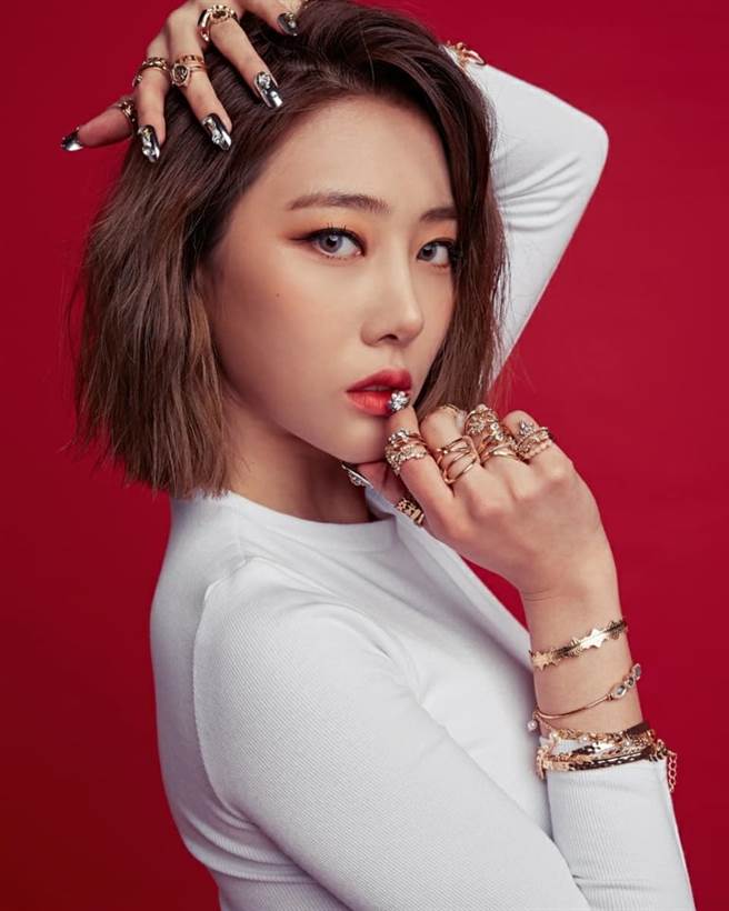 惠美已经不再以BLACK SWAN身分活动。(图/翻摄自black swan IG)